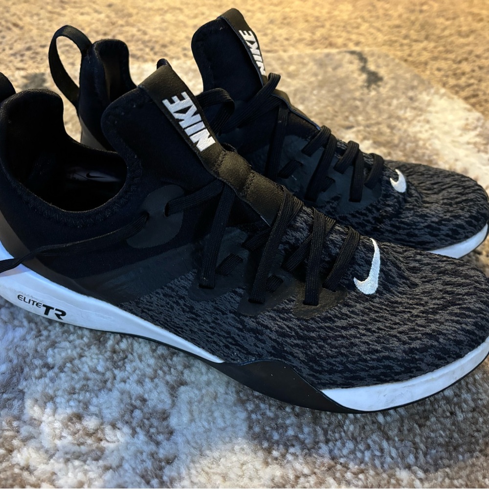 Nike Elite TR - Black and White Training Shoes